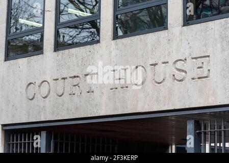 Magistrates court House à Southend on Sea, Essex, Royaume-Uni. Lettrage en pierre sculptée. Droit, conseil juridique magistrats bâtiment judiciaire Banque D'Images