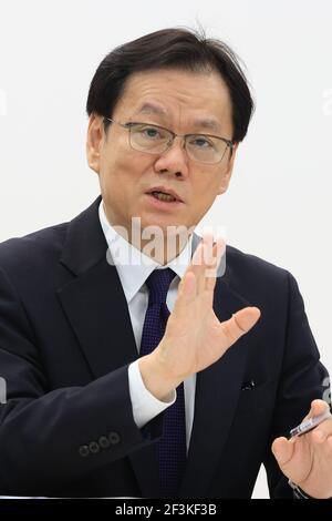 Tokyo, Japon. 17 mars 2021. Tatsufumi Sakai, président du groupe financier de la grande banque japonaise Mizuho, s'exprime devant la presse au siège du groupe bancaire à Tokyo le mercredi 17 mars 2021. Sakai s'est excusé car Mizuho Bank a subi quatre fois un problème système en deux semaines et Mizuho mettra en place un panneau tiers pour inspecter les défaillances du système. Credit: Yoshio Tsunoda/AFLO/Alay Live News Banque D'Images