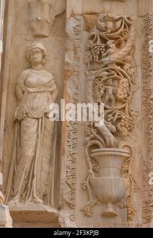 Détail du côté de l'Arche de Septimius Severus, les ruines romaines de Leptis Magna, Libye | AUCUN | Banque D'Images