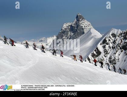 ALPINISME SKI - TROFEO MEZZALAMA 2009 - CERVINIA (ITA) - 02/05/2009 - PHOTO : GERARD BERTHOUD / DPPI ILLUSTRATION PUNTA CASTORE Banque D'Images