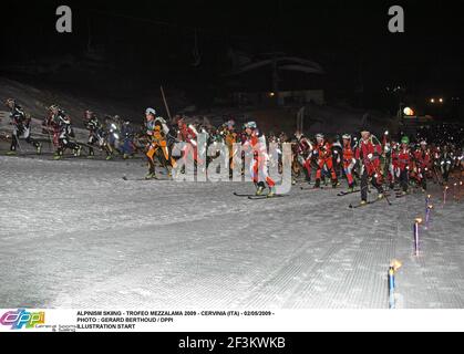 ALPINISME SKI - TROFEO MEZZALAMA 2009 - CERVINIA (ITA) - 02/05/2009 - PHOTO : GERARD BERTHOUD / DPPI ILLUSTRATION DÉBUT Banque D'Images