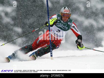 SKI ALPIN - COUPE DU MONDE 2003/2004 - 18/01/2004 - WENGEN (SUI) - PHOTO : GERARD BERTHOUD / DPPI SLALOM - BENJAMIN RAICH (AUT) / VAINQUEUR Banque D'Images