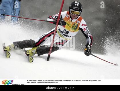 SKI ALPIN - COUPE DU MONDE 2006/2007 - 18/12/2006 - ALTA BADIA (ITA) - PHOTO : GERARD BERTHOUD / DPPI HOMMES SLALOM - ALEXANDRE ANSELMET (FRA) Banque D'Images