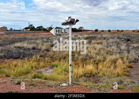 L'Australie, Coober Pedy, direction de cimetière public aka boot hill Banque D'Images