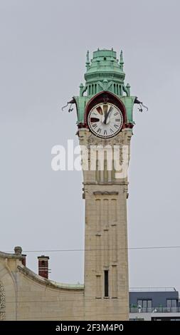 Gare Art Nouveau avec tour de l'horloge à Rouen, Normandie, France Banque D'Images