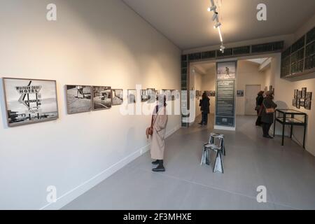 LA RÉOUVERTURE DE L'AGENCE PHOTOGRAPHIQUE ROGER-VIOLLET OFFRE AUJOURD'HUI UN NOUVEL ESPACE D'EXPOSITION À PARIS Banque D'Images