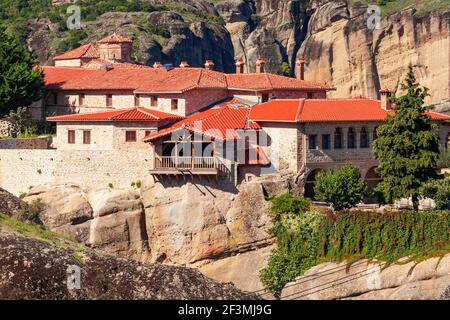 Le monastère de la Sainte Trinité, également connu sous le nom de Agia Triada est un monastère orthodoxe de l'Est à météores en Grèce centrale, situé près de la ville de Kalamba Banque D'Images