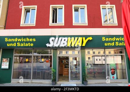 WITTEN, ALLEMAGNE - 16 SEPTEMBRE 2020: Franchise de magasin de sandwich de métro dans le centre-ville de Witten, Allemagne. Witten est une grande ville de la Rhénanie-du-Nord-Westphalie. Banque D'Images