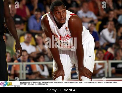 BASKET BALL - TOURNOI INTERNATIONAL DE STRASBOURG 2009 - STRASBOURG (FRA) - 25/07/2009 - PHOTO : HERVE BELLENGER / DPPIFRANCE V BELGIQUE - BORIS DIAW (FRA) Banque D'Images