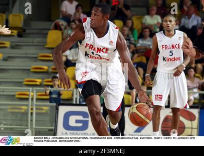 BASKET BALL - TOURNOI INTERNATIONAL DE STRASBOURG 2009 - STRASBOURG (FRA) - 25/07/2009 - PHOTO : HERVE BELLENGER / DPPIFRANCE V BELGIQUE - BORIS DIAW (FRA) Banque D'Images