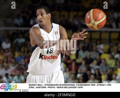 BASKET BALL - TOURNOI INTERNATIONAL DE STRASBOURG 2009 - STRASBOURG (FRA) - 24/07/2009 - PHOTO : HERVE BELLENGER / DPPI FRANCE V AUTRICHE - Banque D'Images