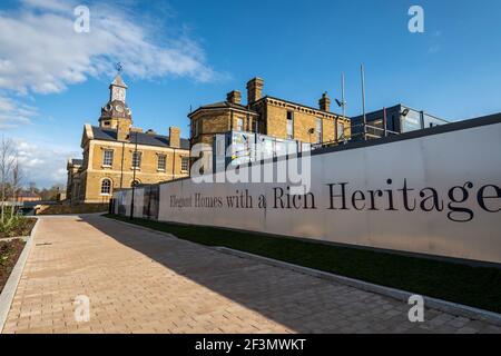 L'ancien bâtiment de l'hôpital militaire de Cambridge, à Aldershot, a été réaménagé en appartements résidentiels de luxe, Hampshire, Angleterre, Royaume-Uni, mars 2021 Banque D'Images