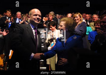 Margaret Thatcher et William Hague élections générales mai 2001 assister à une Rassemblement électoral du Parti conservateur à Plymouth Banque D'Images