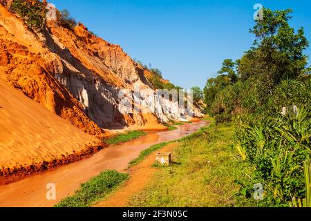 Fairy Stream ou Tien Suoi est un petit ruisseau se cacher derrière les dunes de sable de Mui Ne à Phan Thiet au Vietnam Banque D'Images