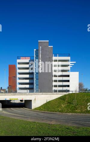 Woodhouse Leeds Leeds, parking. Willmott Dixon ont entièrement rénové le parc de voiture Woodhouse à Leeds de Leeds City Council. Banque D'Images