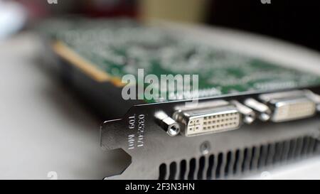 Illustration 3D - carte vidéo dans un ordinateur de poste de travail moderne Banque D'Images