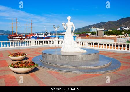 Gelendzhik, Russie - 03 octobre 2020 : Bonde blanche ou Belaya Nevestochka Sculpture dans la ville de Gelendzhik située sur la rive de la mer Noire à Krasnod Banque D'Images