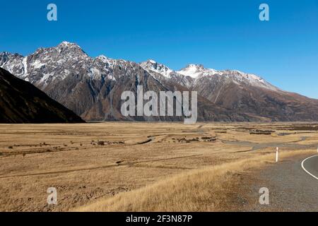 Vue à l'intérieur du parc national d'Aoraki/Mount Cook, depuis la State Highway 80, à proximité du village de Mount Cook Banque D'Images