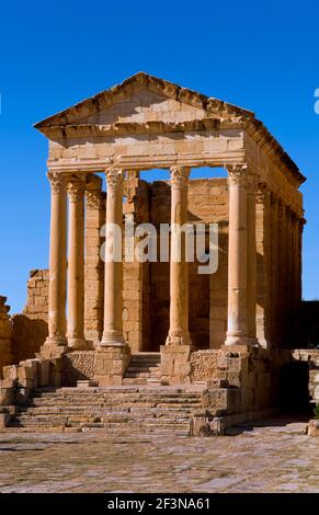 Sbeitla est l'emplacement des ruines romaines de Sufetula, contenant les temples les mieux conservés du Forum en Tunisie. Banque D'Images