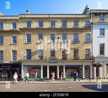 8-9, rue New Bond, Bath. Bain ; vue générale sur le bain, le centre commercial Southgate, les unités de vente au détail et la signalisation. Banque D'Images