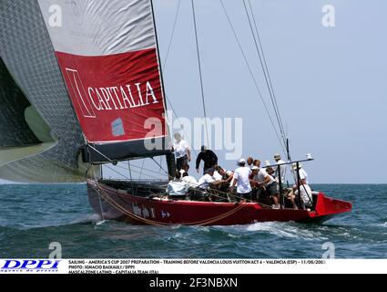 VOILE - PRÉPARATION À LA COUPE DE L'AMÉRIQUE 2007 - FORMATION AVANT VALENCE LOUIS VUITTON ACT 4 - VALENCE (ESP) - 11/06/2005 PHOTO : IGNACIO BAAIXAULI / DPPI MASCALZONE LATINO - ÉQUIPE CAPITALIA (ITA) Banque D'Images