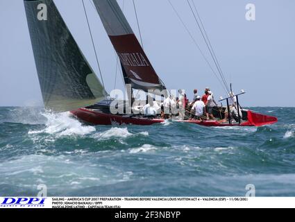 VOILE - PRÉPARATION À LA COUPE DE L'AMÉRIQUE 2007 - FORMATION AVANT VALENCE LOUIS VUITTON ACT 4 - VALENCE (ESP) - 11/06/2005 PHOTO : IGNACIO BAAIXAULI / DPPI MASCALZONE LATINO - ÉQUIPE CAPITALIA (ITA) Banque D'Images