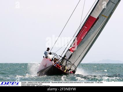 VOILE - PRÉPARATION À LA COUPE DE L'AMÉRIQUE 2007 - FORMATION AVANT VALENCE LOUIS VUITTON ACT 4 - VALENCE (ESP) - 11/06/2005 - PHOTO : IGNACIO BAAIXAULI / DPPI MASCALZONE LATINO - ÉQUIPE CAPITALIA (ITA) Banque D'Images