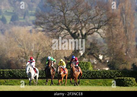 Tiger Roll (à gauche), monté par Keith Donoghue, est vu en tête de la meute lors de la Glenfarclas Chase pendant la deuxième journée du Cheltenham Festival à Cheltenham Racecourse. Date de la photo: Mercredi 17 mars 2021. Banque D'Images