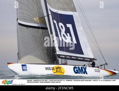 VOILE - COUPE DE L'AMÉRIQUE 2007 - LOUIS VUITTON ACT 13 - FORMATION - VALENCE (ESP) 02/04/2007 - PHOTO : IGNACIO BAAIXAULI / DPPI UNITED INTERNET TEAM ALLEMAGNE (GER) GER 89 Banque D'Images