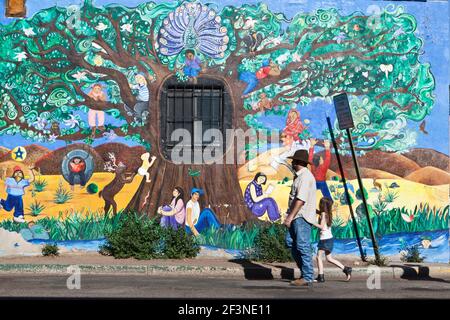 Une murale colorée à Santa Fe, Nouveau-Mexique, États-Unis. Banque D'Images