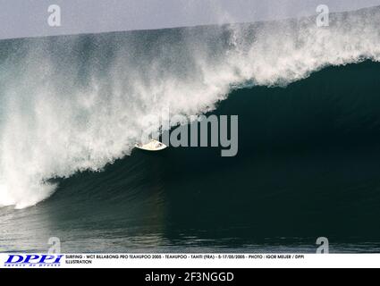 SURF - WCT BILLABONG PRO TEAHUPOO 2005 - TEAHUPOO - TAHITI (FRA) - 5-17/05/2005 - PHOTO : IGLOR MEIJER / DPPI ILLUSTRATION Banque D'Images