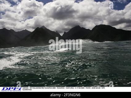 SURF - WCT BILLABONG PRO TEAHUPOO 2005 - TEAHUPOO - TAHITI (FRA) - 5-17/05/2005 - PHOTO : IGLOR MEIJER / DPPI ILLUSTRATION Banque D'Images