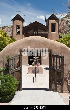 Le Santuario de Chimayó et Chimayo, New Mexico, USA. Banque D'Images