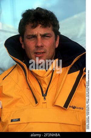 VOILE - LA COURSE - CHERBOURG (FRA) - 20001117 - PHOTO: IGOR MEIJER/DPPI CODE 02 LANCEMENT - AVENTURE EN ÉQUIPE - SKIPPER: CAM LEWIS (USA) - FRÉDÉRIC BROUSSE (FRA) Banque D'Images