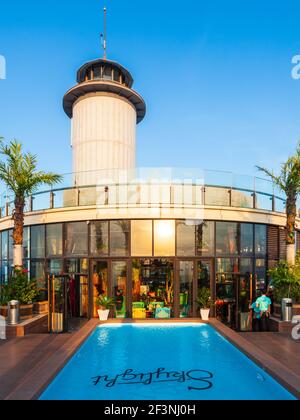 NHA TRANG, VIÊT NAM - Mars 14, 2018 : Skylight Nha Trang pont d'observation à Premier Havana Hotel à Nha Trang, Vietnam du Sud Banque D'Images