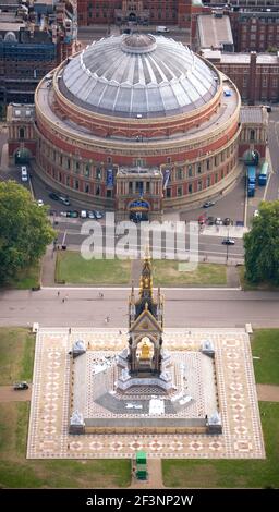 Le Royal Albert Hall et Albert Memorial, à Kensington. Les jardins de Kensington Park. Vue aérienne. Banque D'Images