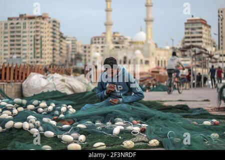 Vie quotidienne pêcheur palestinien à Gaza Banque D'Images