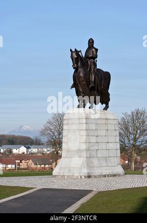 Centre d'accueil de la bataille de Bannockburn, Stirling. Une statue de Robert le Bruce à cheval. Banque D'Images