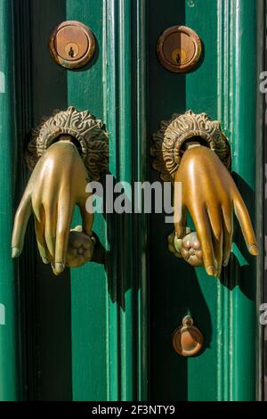 Défonces de portes sous forme de mains, Algarve, Portugal Banque D'Images