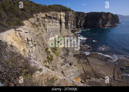 Côte à Devils Kitchen sur la Tasmanie Banque D'Images