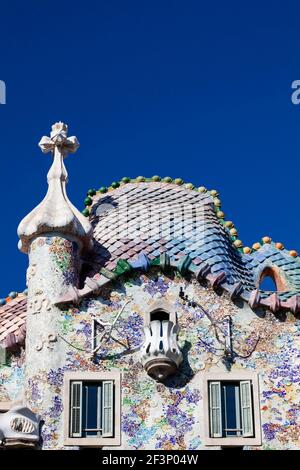 Toit très décoratif de la Casa Batllo, Barcelone, Espagne, 1904-07. Banque D'Images