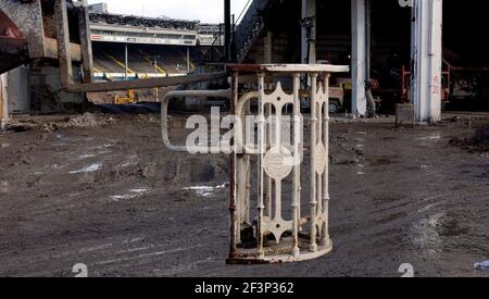 TURNSTILLS DE WEMBLEY SUR LE CHEMIN DE BARCELONE 28/11/2002 PHOTO DAVID ASHDOWN Banque D'Images