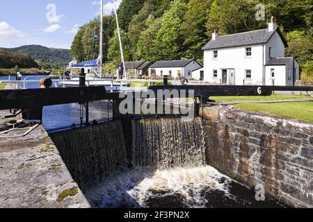 Le canal de Crinan - Serrure 6 à Cairnbaan, ARGYLL & BUTE, Ecosse UK Banque D'Images