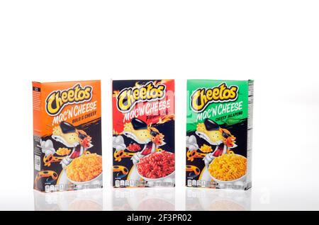 Boîtes à pâtes Cheetos pour Mac et fromage avec jalapeno chaud, gras, cheesy et cheesy Banque D'Images