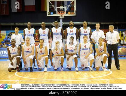 BASKET-BALL - CHAMPIONNAT D'EUROPE 2009 - BYDGOSZCZ (POL) - 11/09/2009 - PHOTO : PASCAL ALLEE / SPORTS CHAUDS / DPPIFRANCE / FYR MACÉDOINE - ÉQUIPE FRANÇAISE (1ER RANG L-R) FLORENT PIETRUS , NANDO DE COLO , AYMERIC JEANNEAU , TONY PARKER , YANNICK BOKOLO , ANTOINE DIOT , NICOLAS BATUM (2E RANGÉE G-D) ALAIN KOFFI , ALI TRAORE , IAN MAHINMI , RONNY TURIAF , BORIS DIAW ET VINCENT COLLET / COLLET Banque D'Images