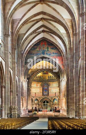 Nef en chœur dans la cathédrale gothique de Strasbourg, Cathédrale notre-Dame de Strasbourg, Alsace, France Banque D'Images