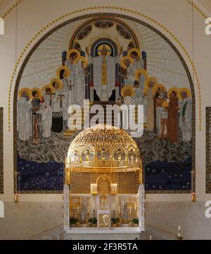 Autel, verrière et retable par Karl Ederer, Eglise de St Léopold, Otto Wagner, Vienne, Autriche Banque D'Images