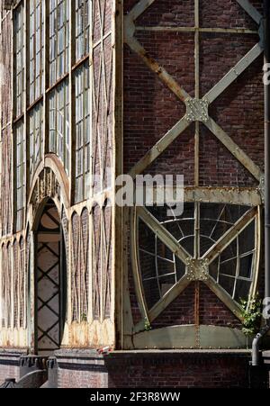 Maschinenhalle, Jugendstilportal und Fachwerkdetails aus Stahl, Dortmund, Westf‰lisches Industriemuseum, Zeche Zollern II/IV Banque D'Images