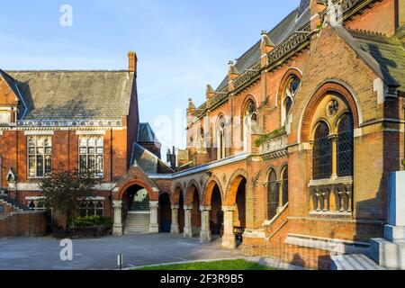 La chapelle de Highgate School sur North Road, prenant la lumière du soleil du soir, Highgate Village, Londres, Royaume-Uni Banque D'Images