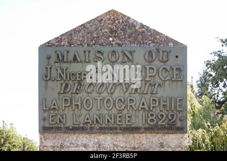 Monument à Joseph Nicephore Niepce, inventeur de la photographie, où la première photographie prise en 1822 par discographie hélio, Saint-Loup-de-Varennes, CH Banque D'Images